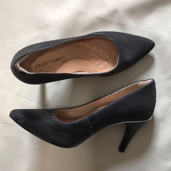 Bruno Ferrini Comfortable Pointed Toe Pump, 7 - Picture 1 of 5